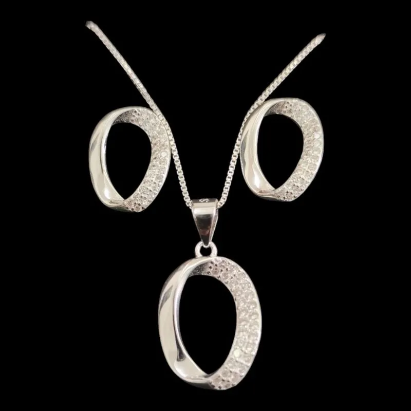 CONJUNTO LETRA O`` CRAVEJADO MICROZIRCONIA